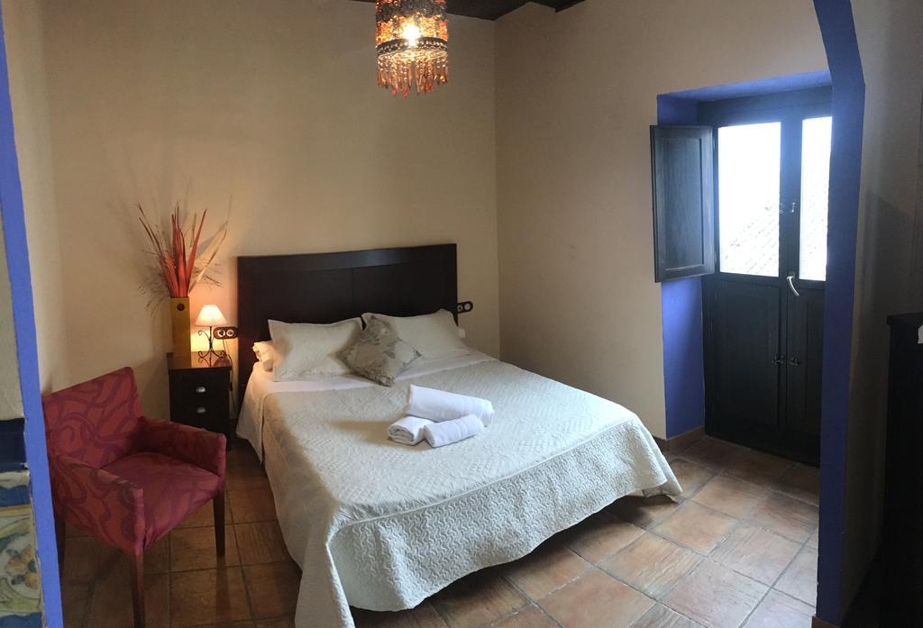 Apartamentos Victoria Bujalance Exterior photo