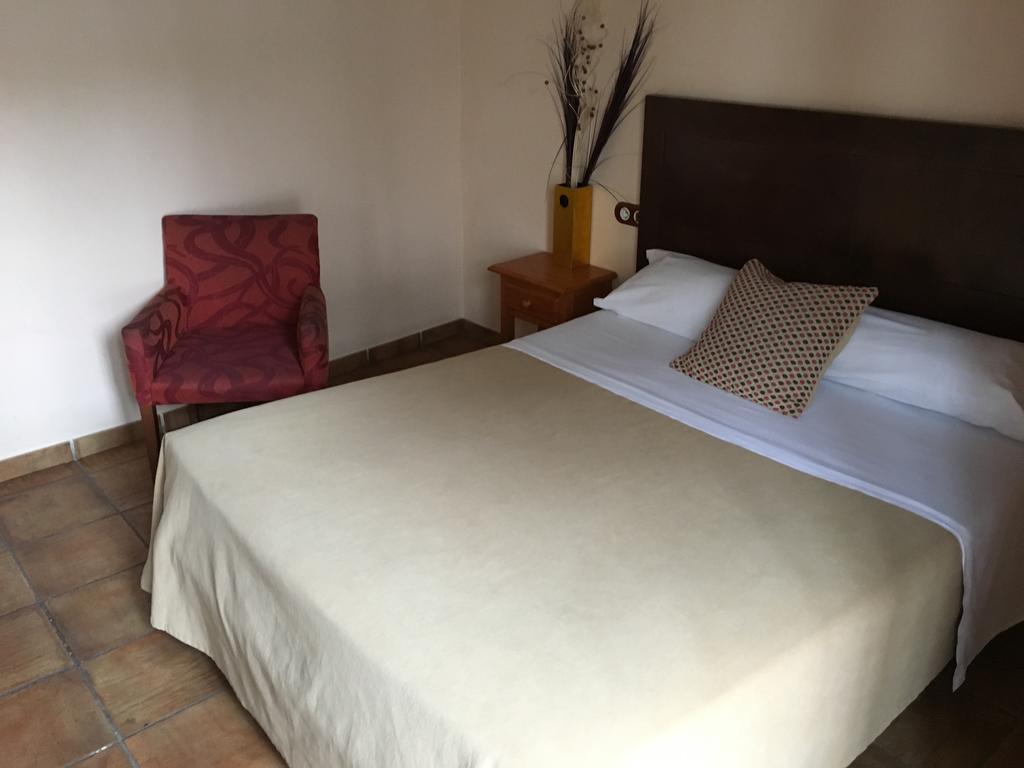 Apartamentos Victoria Bujalance Exterior photo