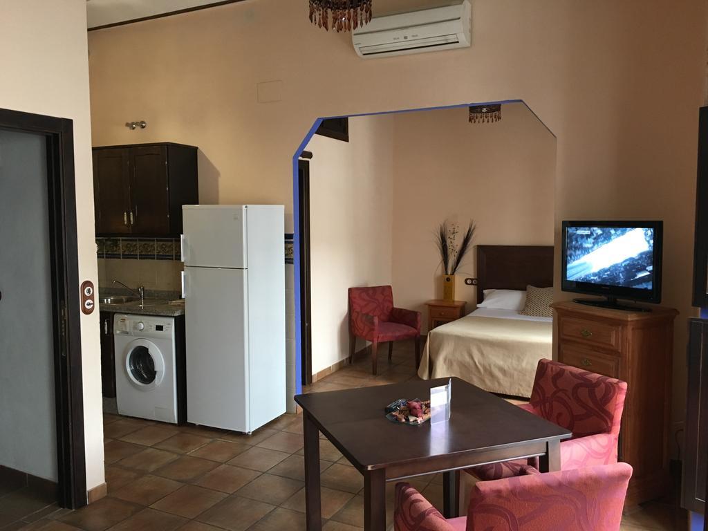 Apartamentos Victoria Bujalance Exterior photo