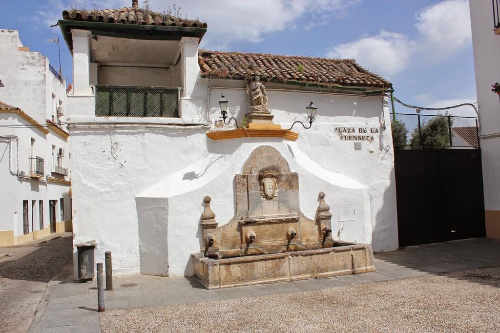 Apartamentos Victoria Bujalance Exterior photo