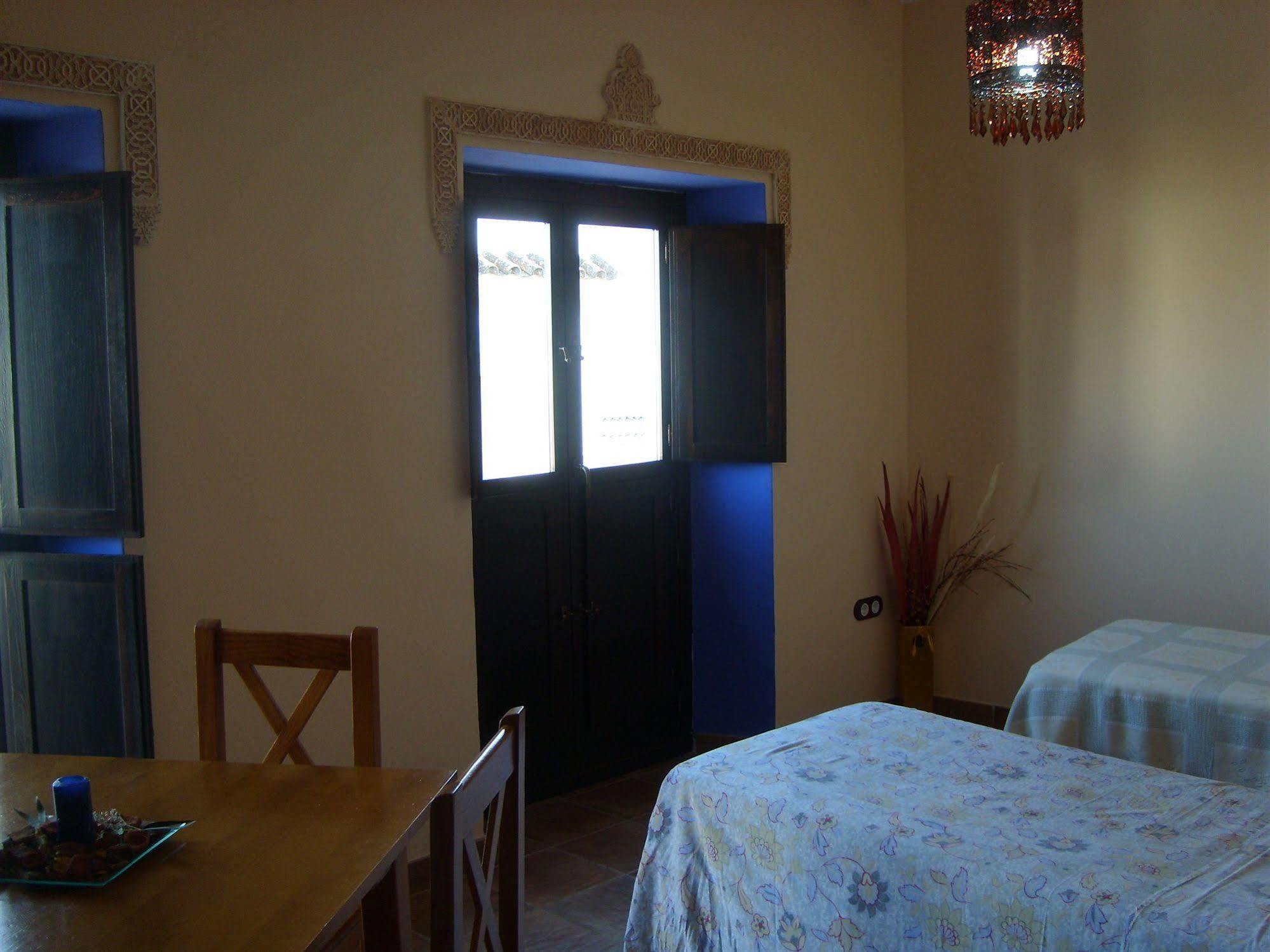Apartamentos Victoria Bujalance Exterior photo