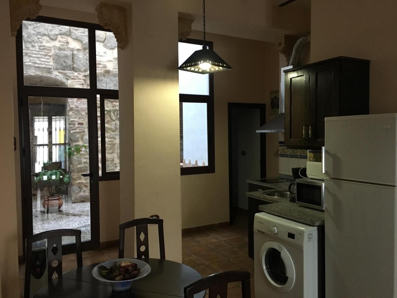 Apartamentos Victoria Bujalance Exterior photo