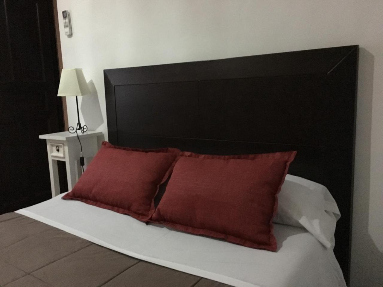 Apartamentos Victoria Bujalance Exterior photo